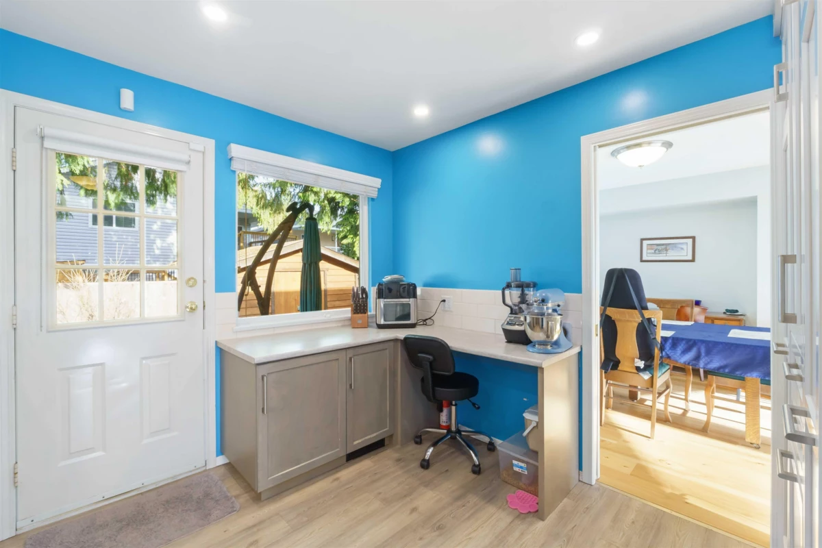 Guest Bathroom Photo of 19379 Cusick Crescent, Pitt Meadows, BC