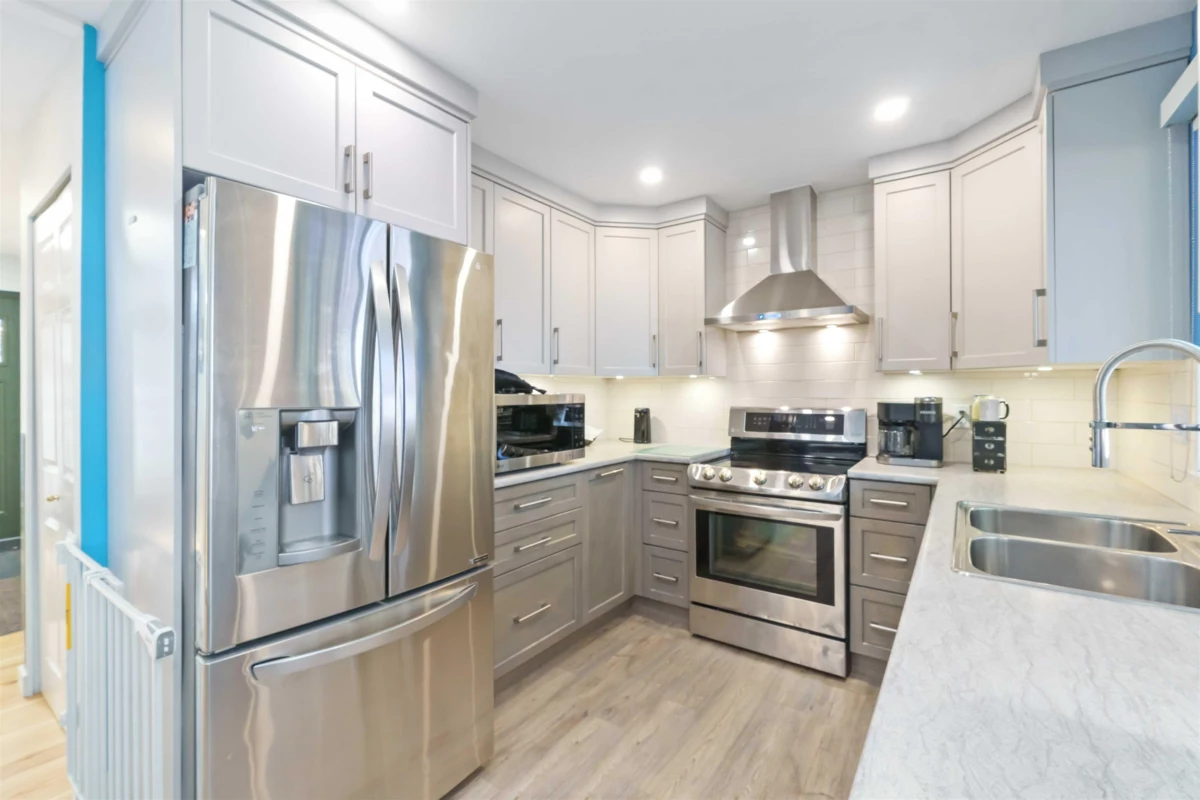 Primary Bathroom Photo of 19379 Cusick Crescent, Pitt Meadows, BC