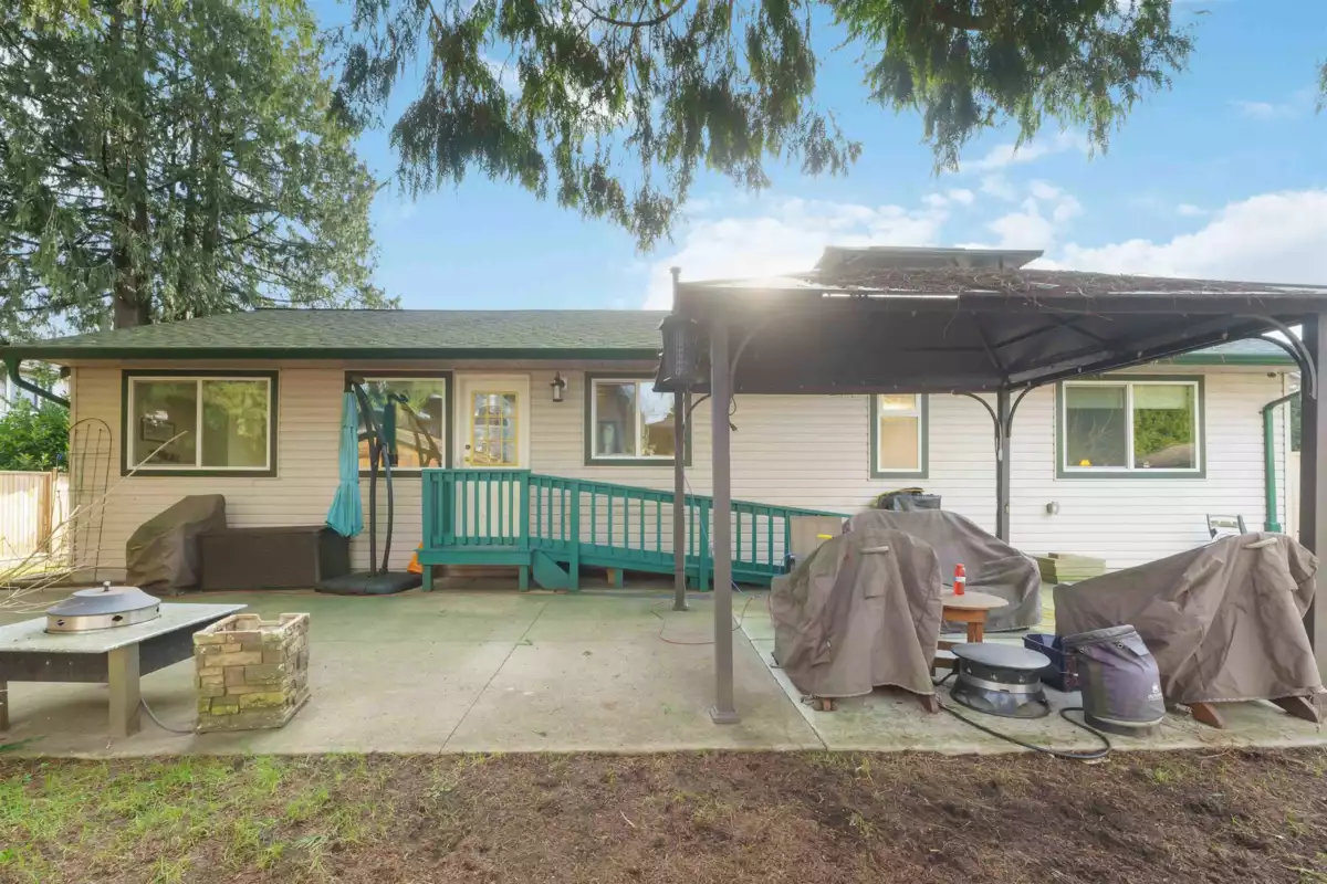 Swimming Pool Photo of 19379 Cusick Crescent, Pitt Meadows, BC
