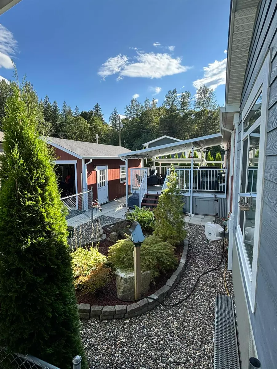 Kitchen Island Photo of 29 59060 Lougheed Highway, Hope, BC