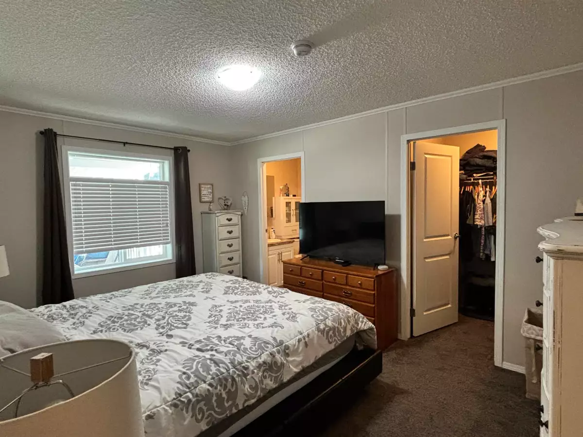 Walk-In Closet Photo of 29 59060 Lougheed Highway, Hope, BC