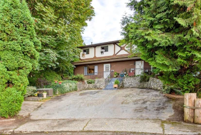 828 Ingersoll Avenue, Coquitlam, BC, Meadow Brook — 3 bed half duplex for sale