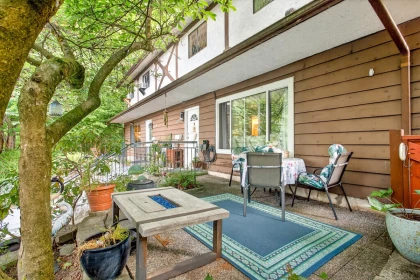 Family Room Photo of 828 Ingersoll Avenue, Coquitlam, BC