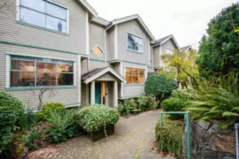 5 229 E 8th Street, North Vancouver, BC