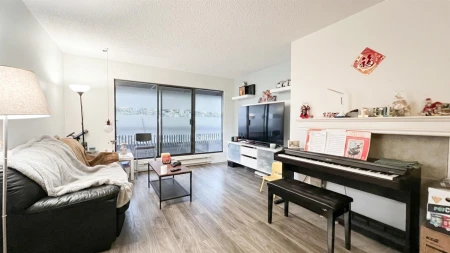 302 5800 Cooney Road, Richmond, BC