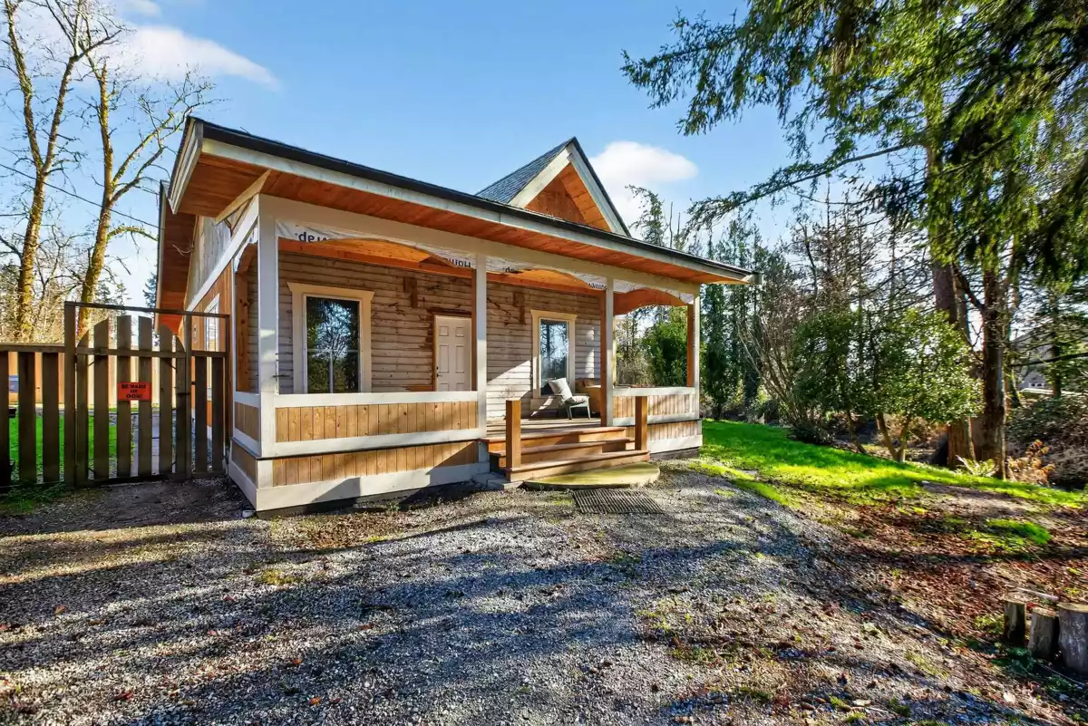 Family Room Photo of 1174 176 Street, Surrey, BC