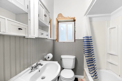 Guest Bathroom Photo of 1174 176 Street, Surrey, BC