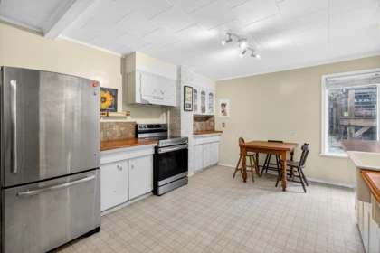 Primary Bathroom Photo of 1174 176 Street, Surrey, BC