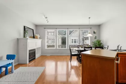 Kitchen Photo of 33 6588 188 Street, Surrey, BC