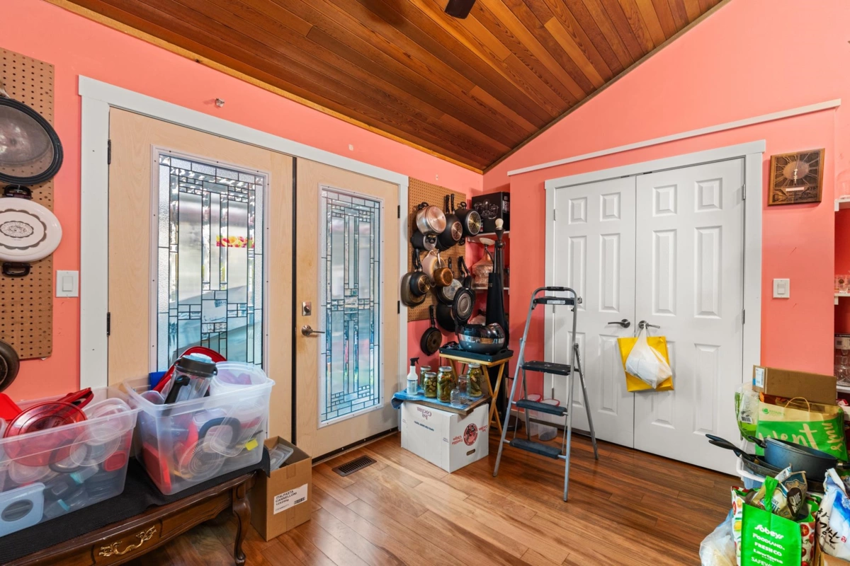 Entry Foyer Photo of 1761 140a Street, Surrey, BC