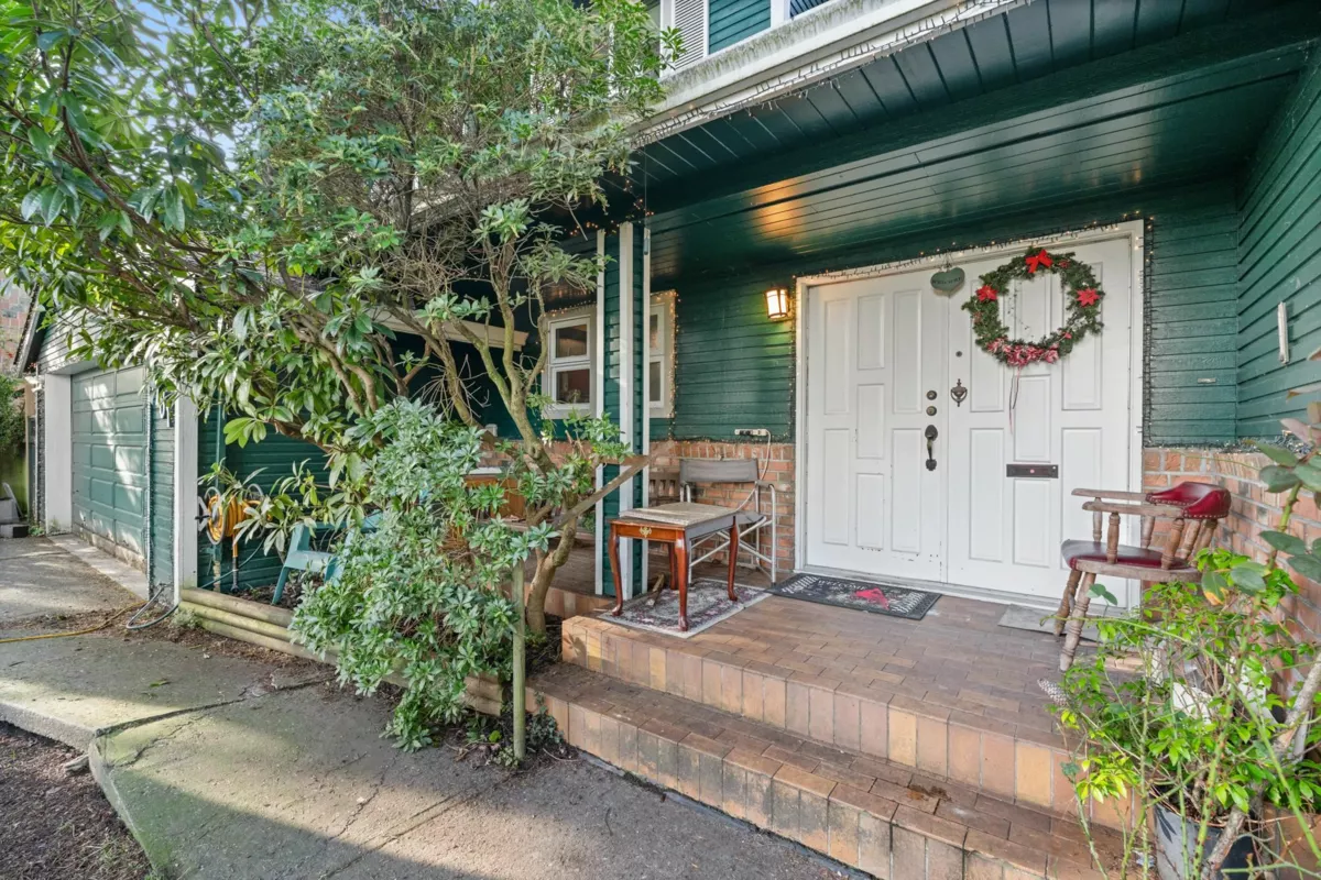 Kitchen Photo of 1761 140a Street, Surrey, BC