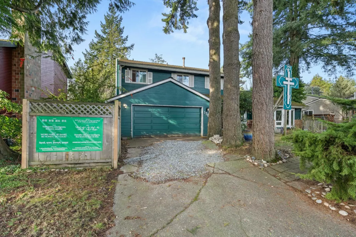 Living Room Photo of 1761 140a Street, Surrey, BC