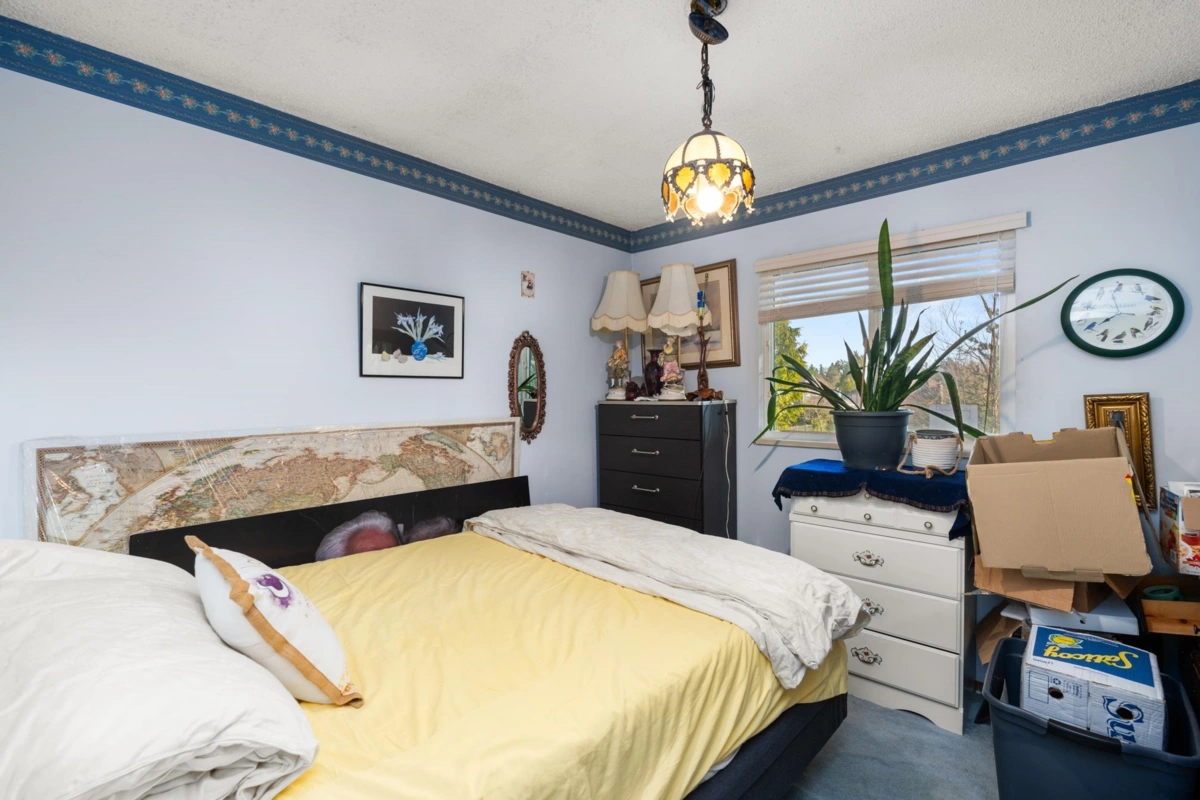 Swimming Pool Photo of 1761 140a Street, Surrey, BC