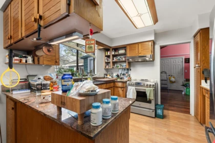 Mudroom Photo of 1761 140a Street, Surrey, BC