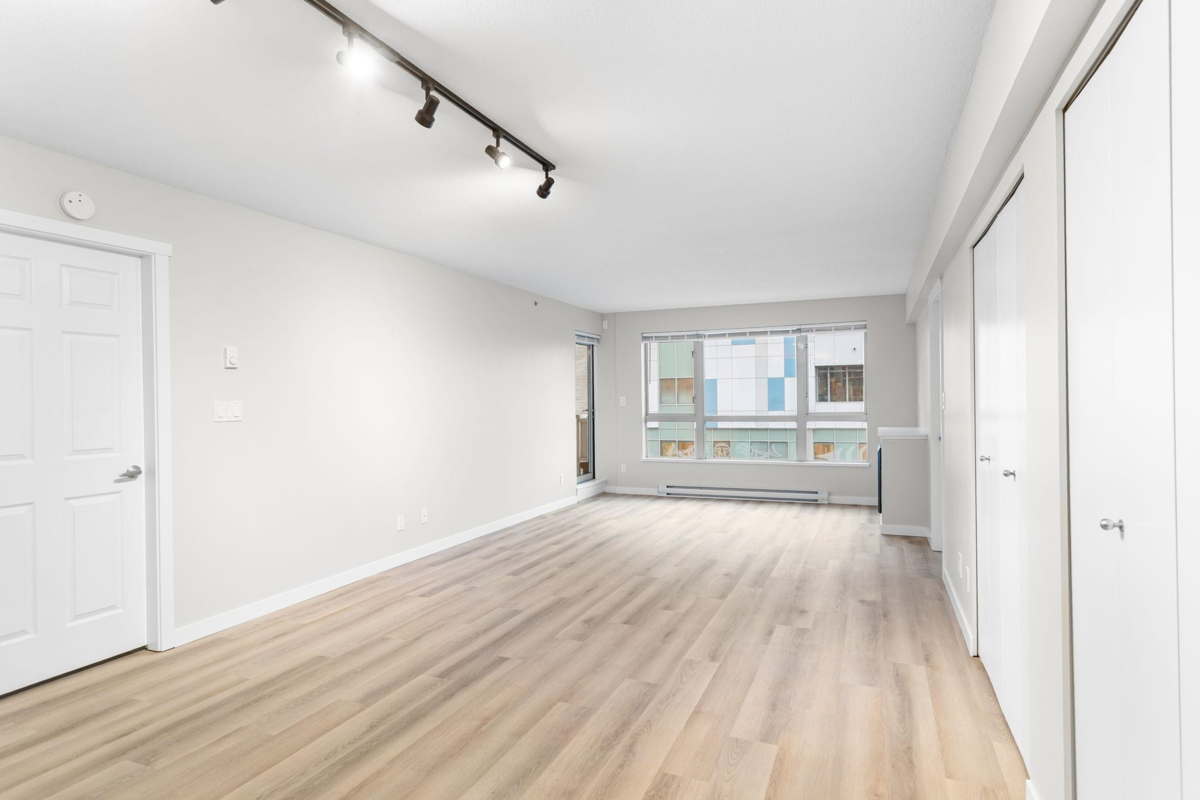 Kitchen Island Photo of 303 200 Keary Street, New Westminster, BC
