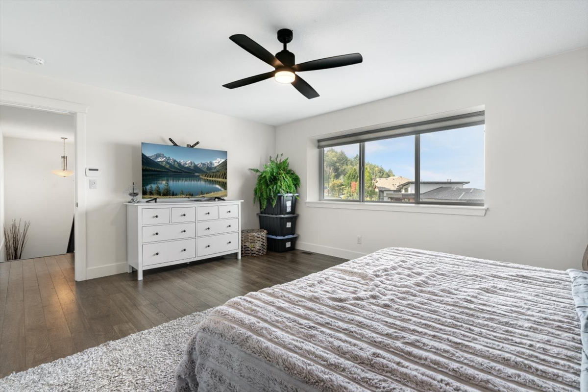 Powder Room Photo of 5486 Maclachlan Place, Chilliwack, BC