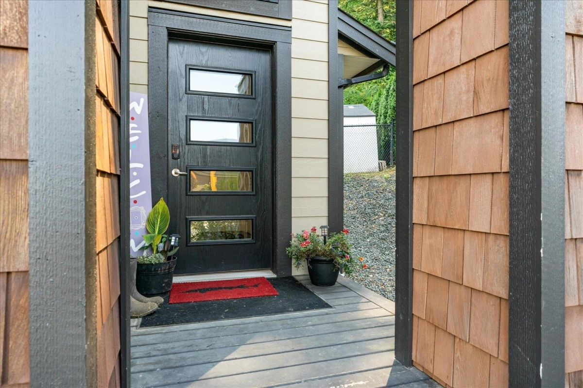 Swimming Pool Photo of 5486 Maclachlan Place, Chilliwack, BC