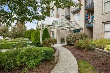 107 20237 54 Avenue, Langley, BC, Langley City — 2 bed apartment/condo for sale