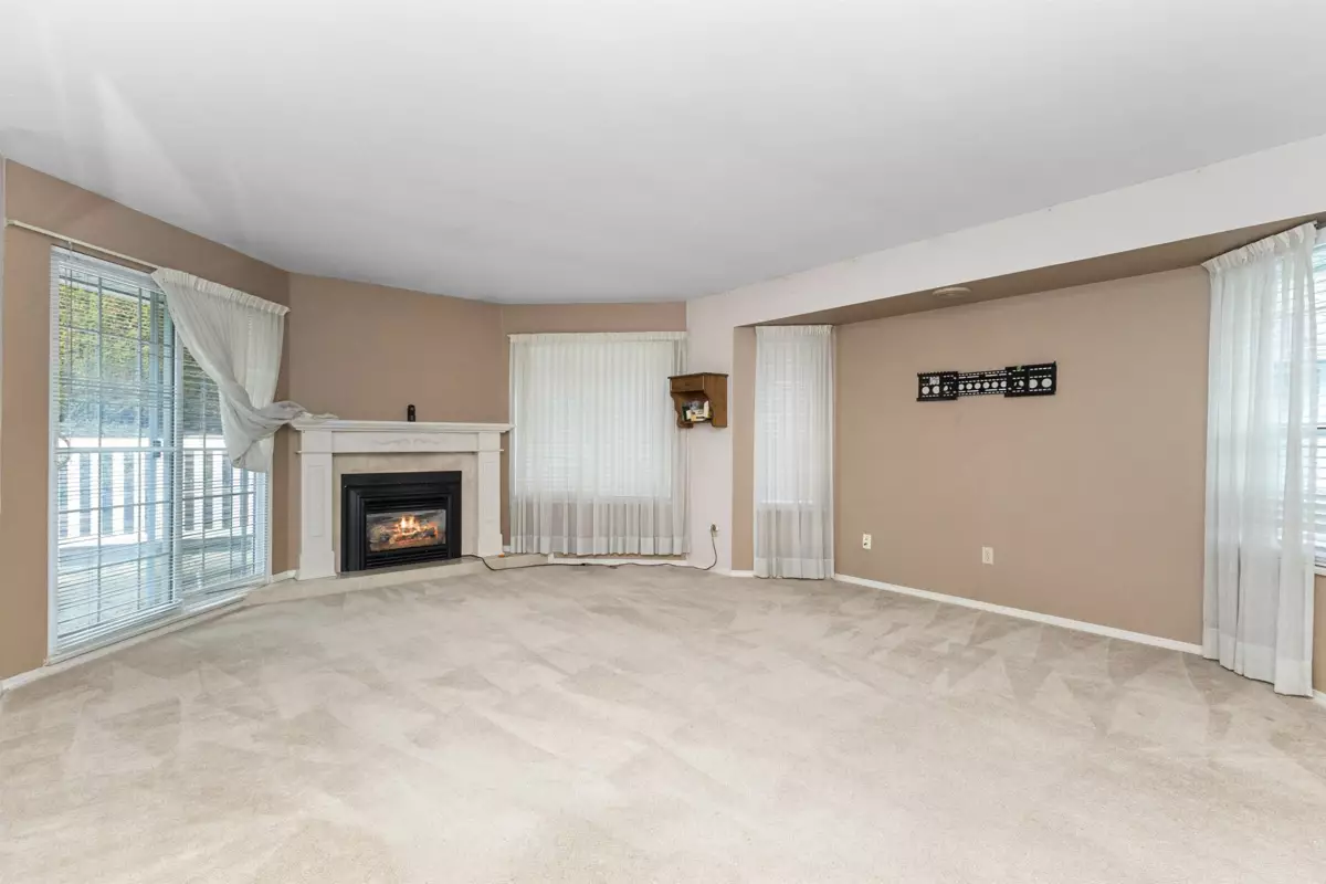 Breakfast Nook Photo of 8 1450 Mccallum Road, Abbotsford, BC