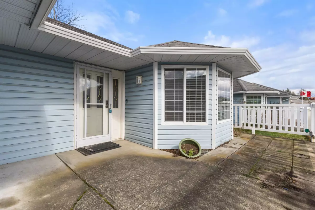 Family Room Photo of 8 1450 Mccallum Road, Abbotsford, BC