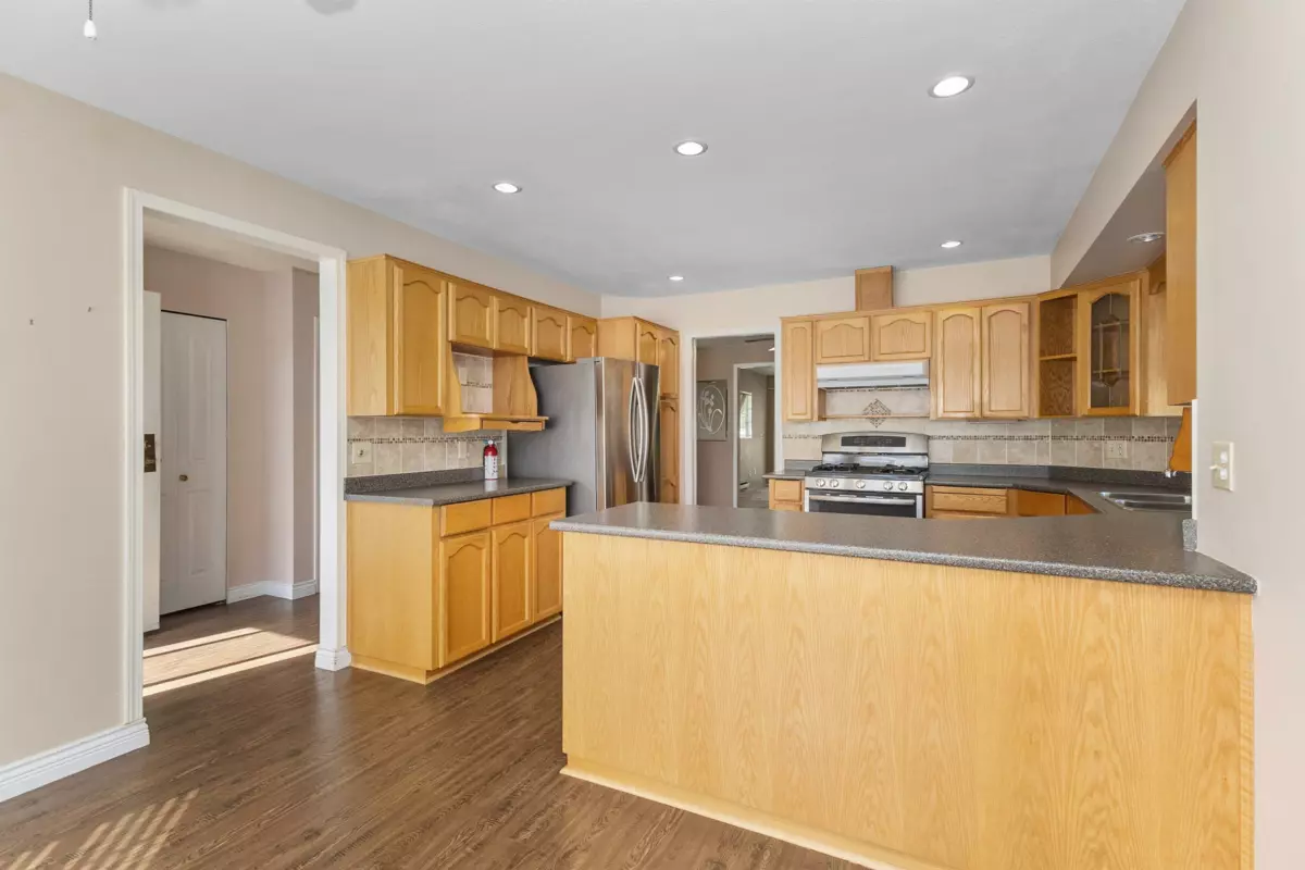 Guest Bathroom Photo of 8 1450 Mccallum Road, Abbotsford, BC