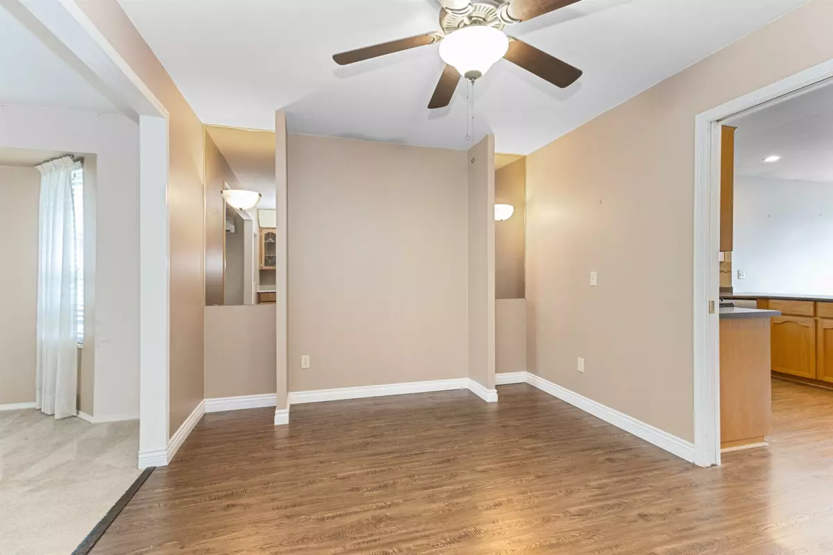 Laundry Room Photo of 8 1450 Mccallum Road, Abbotsford, BC