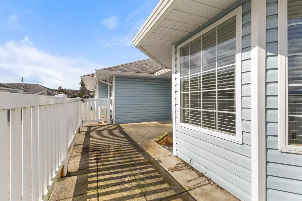 Living Room Photo of 8 1450 Mccallum Road, Abbotsford, BC