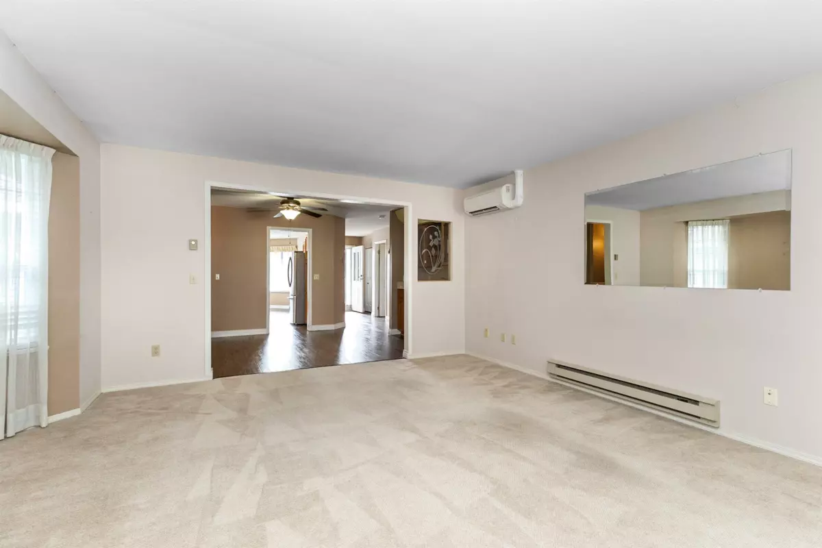 Mudroom Photo of 8 1450 Mccallum Road, Abbotsford, BC
