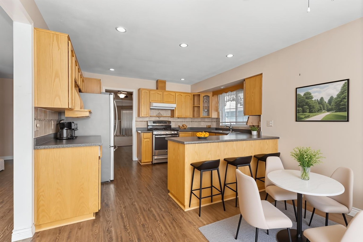 Walk-In Closet Photo of 8 1450 Mccallum Road, Abbotsford, BC