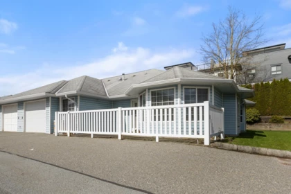 Kitchen Photo of 8 1450 Mccallum Road, Abbotsford, BC