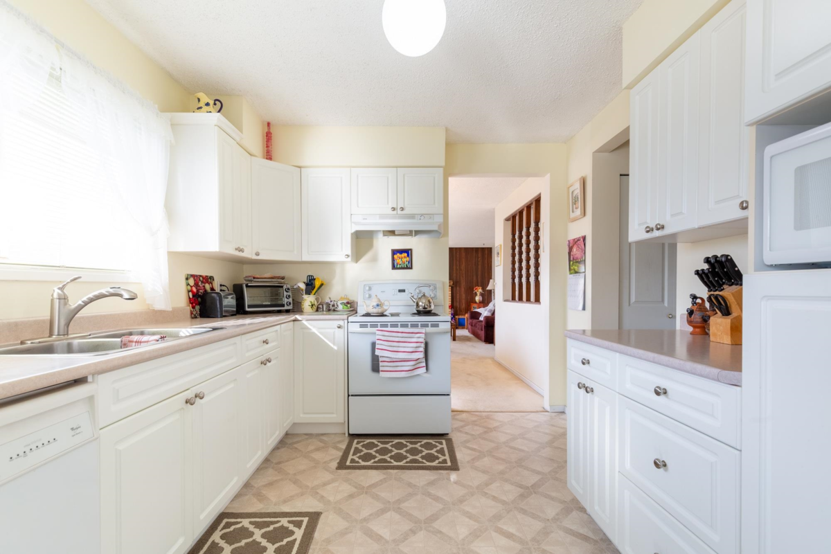 Guest Bathroom Photo of 9574 Johnson Street, Chilliwack, BC