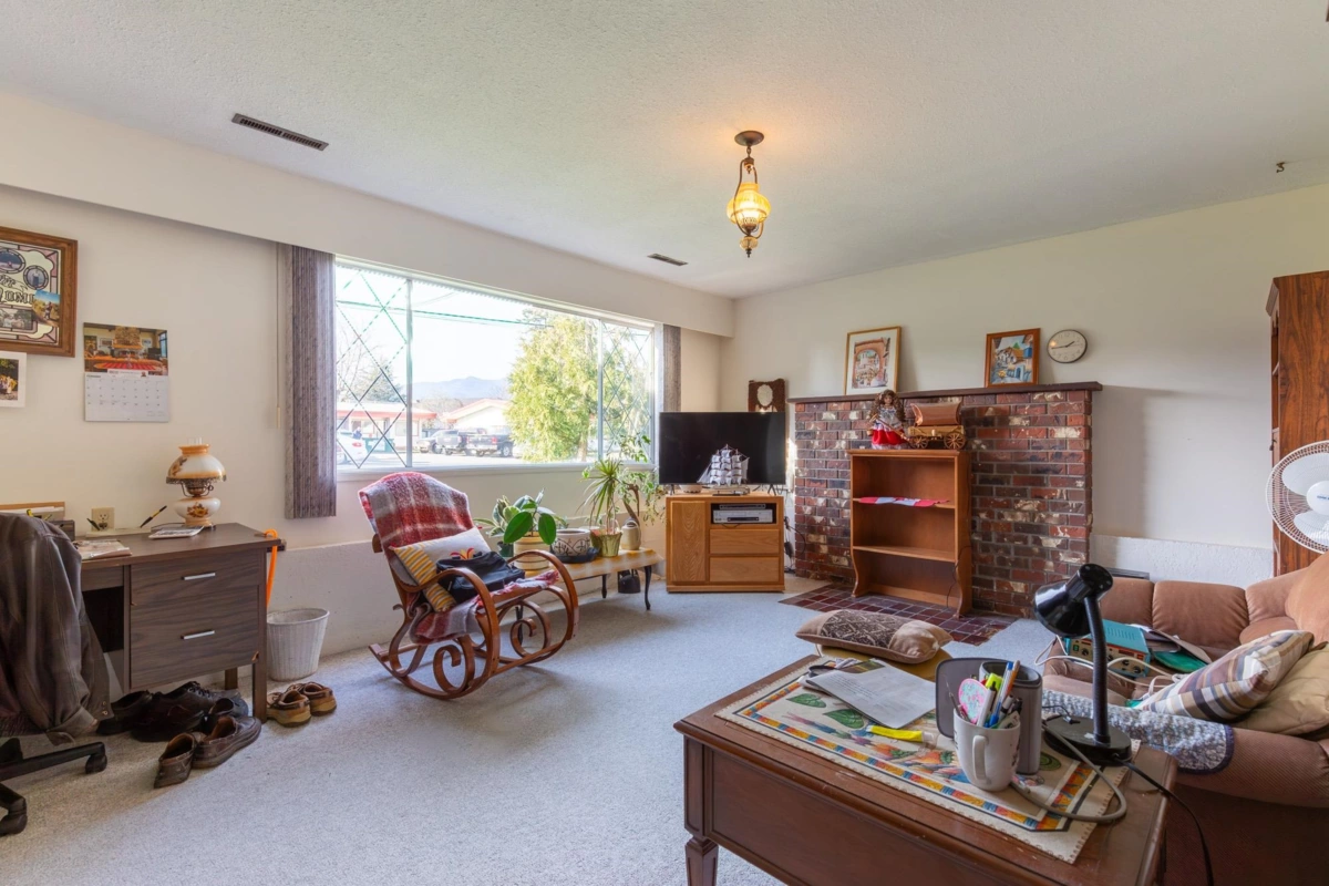 Hallway Photo of 9574 Johnson Street, Chilliwack, BC