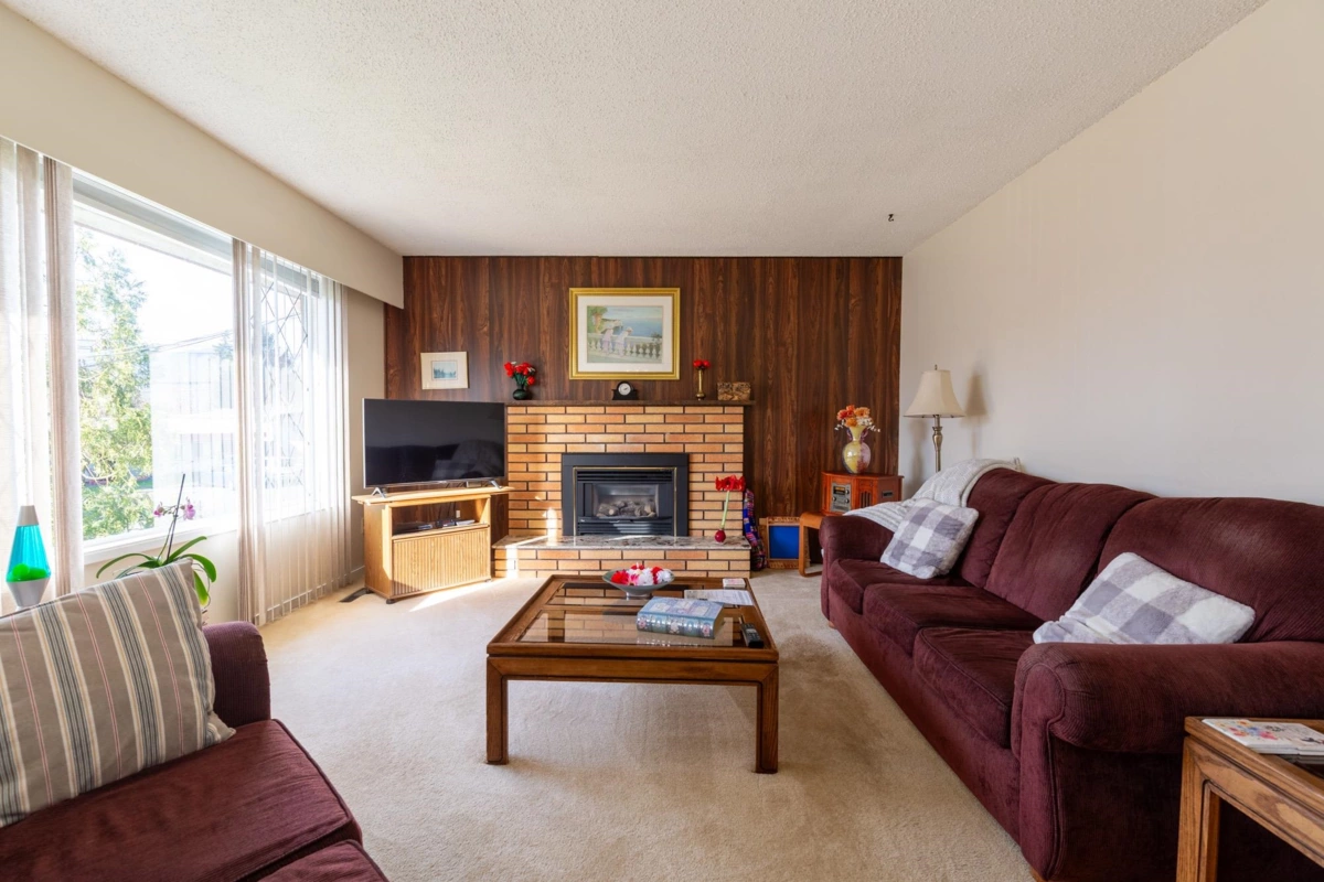 Kitchen Island Photo of 9574 Johnson Street, Chilliwack, BC