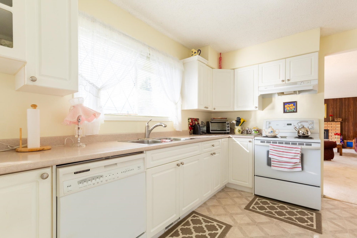 Powder Room Photo of 9574 Johnson Street, Chilliwack, BC