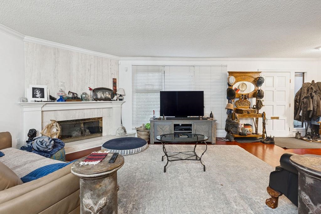 Living Room Photo of 6561 Pinehurst Drive, Vancouver, BC