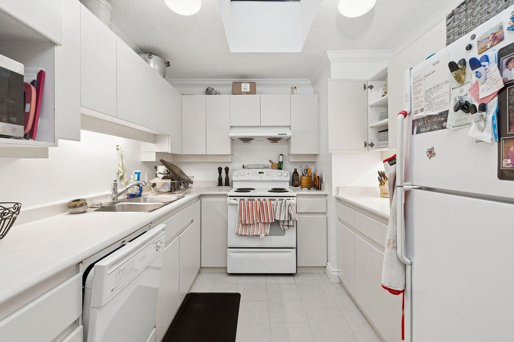 Pantry Photo of 6561 Pinehurst Drive, Vancouver, BC