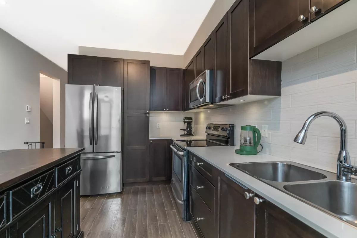 Kitchen Island Photo of 22 19752 55a Avenue, Langley, BC