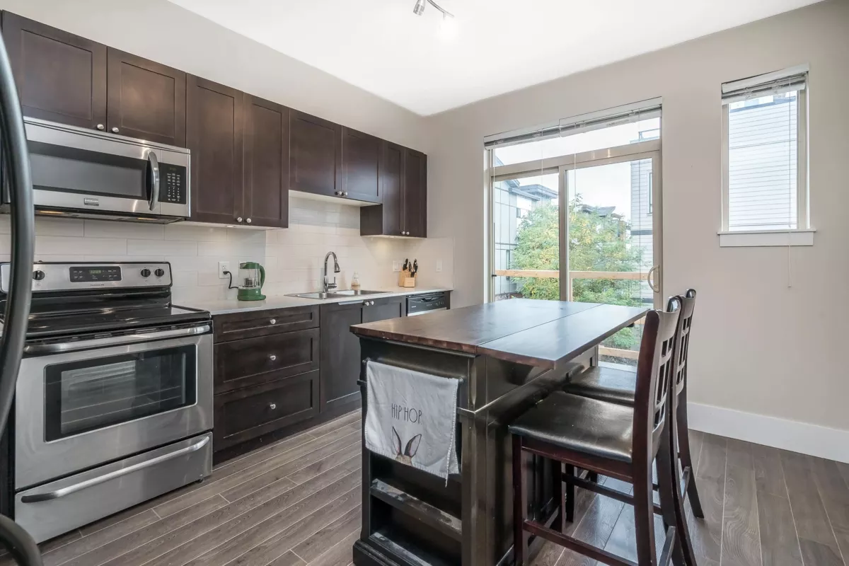 Kitchen Photo of 22 19752 55a Avenue, Langley, BC