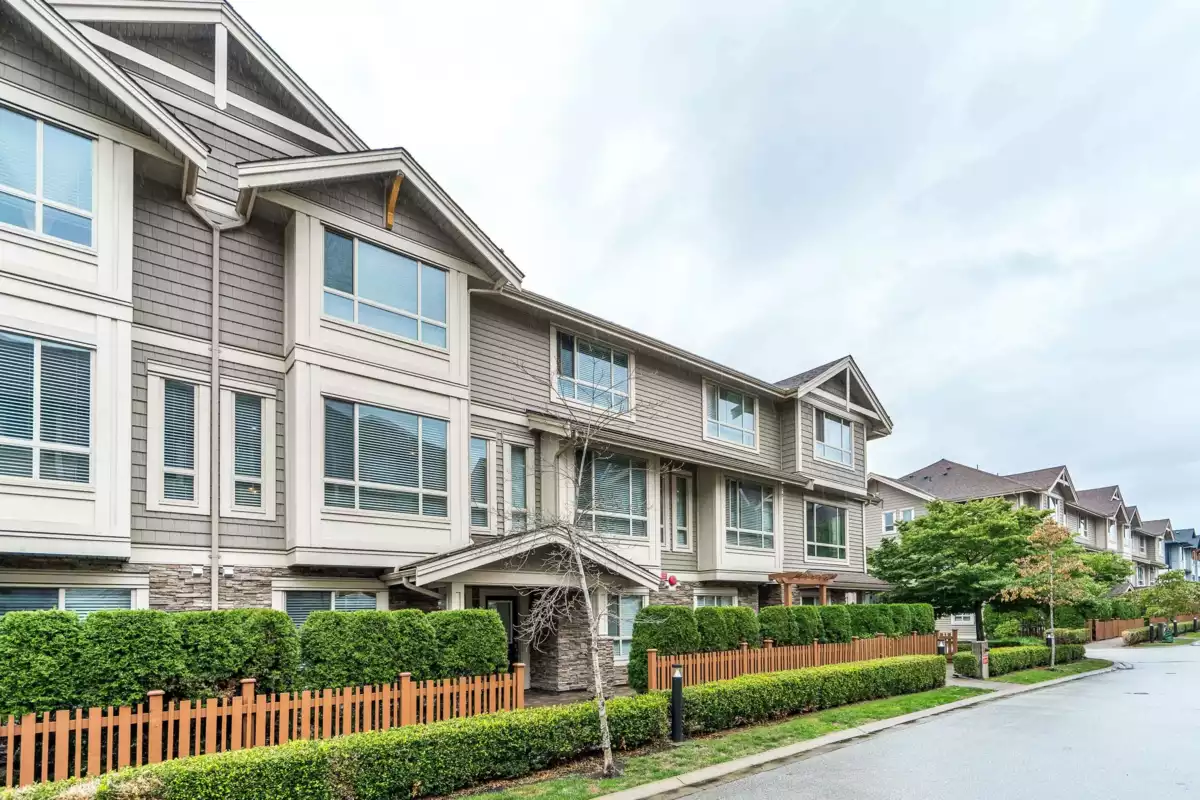 Living Room Photo of 22 19752 55a Avenue, Langley, BC
