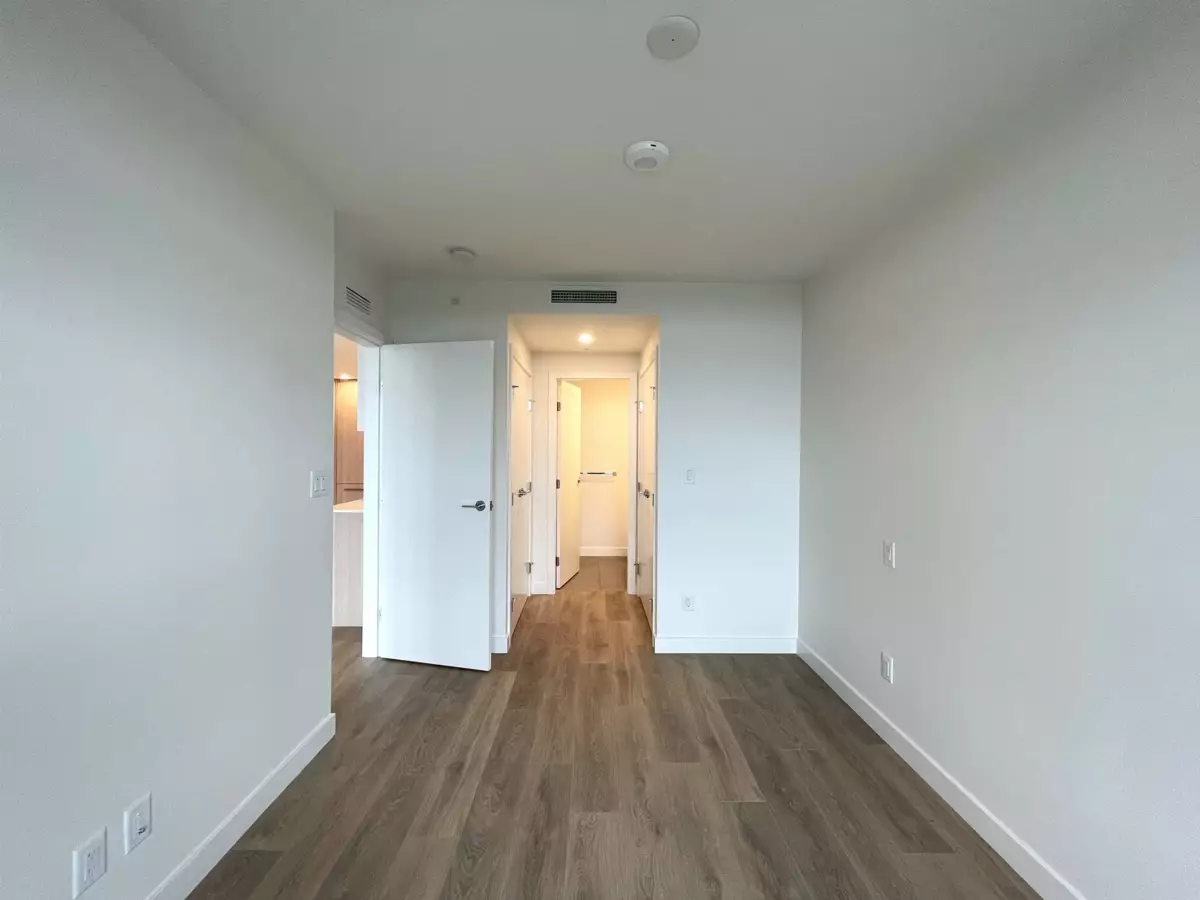 Kitchen Photo of 1208 318 Alderson Avenue, Coquitlam, BC