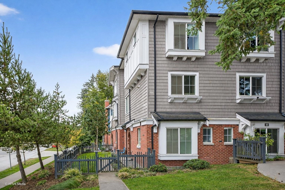 Kitchen Photo of 163 14833 61 Avenue, Surrey, BC