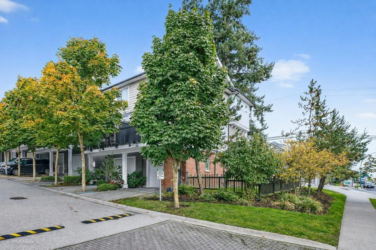 Mudroom Photo of 163 14833 61 Avenue, Surrey, BC