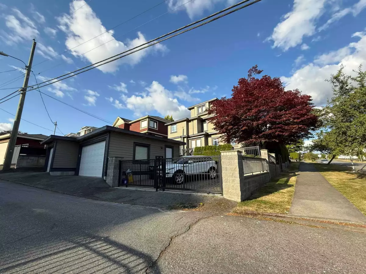 Family Room Photo of 7689 Jasper Crescent, Vancouver, BC