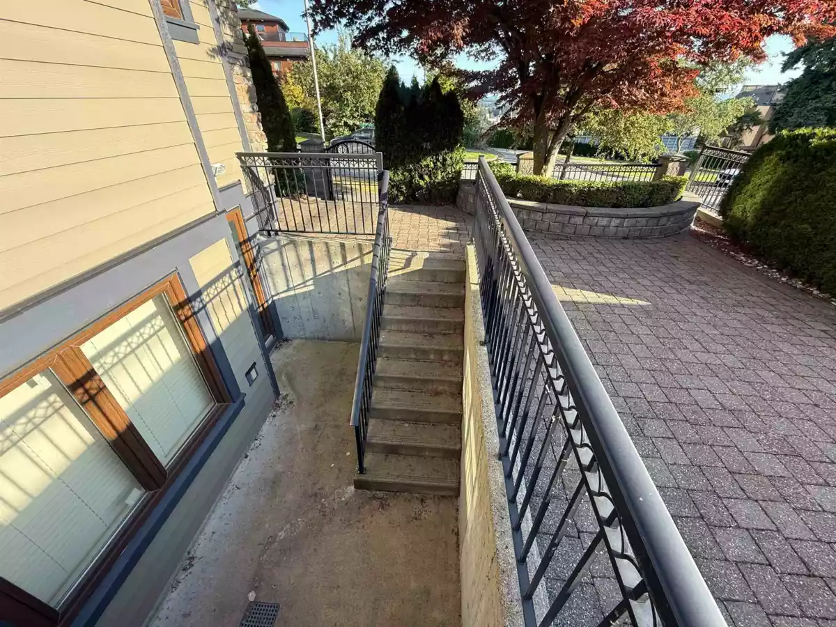 Kitchen Island Photo of 7689 Jasper Crescent, Vancouver, BC