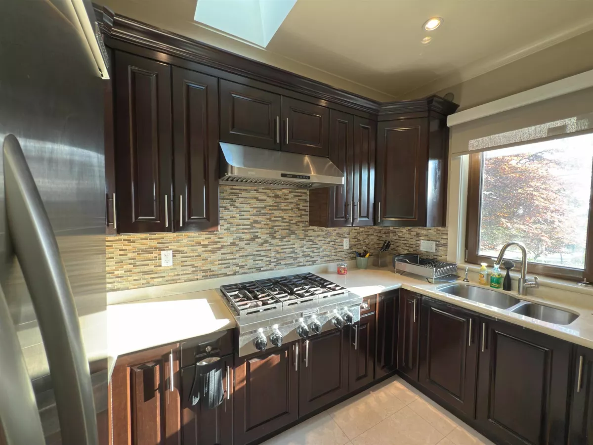 Powder Room Photo of 7689 Jasper Crescent, Vancouver, BC