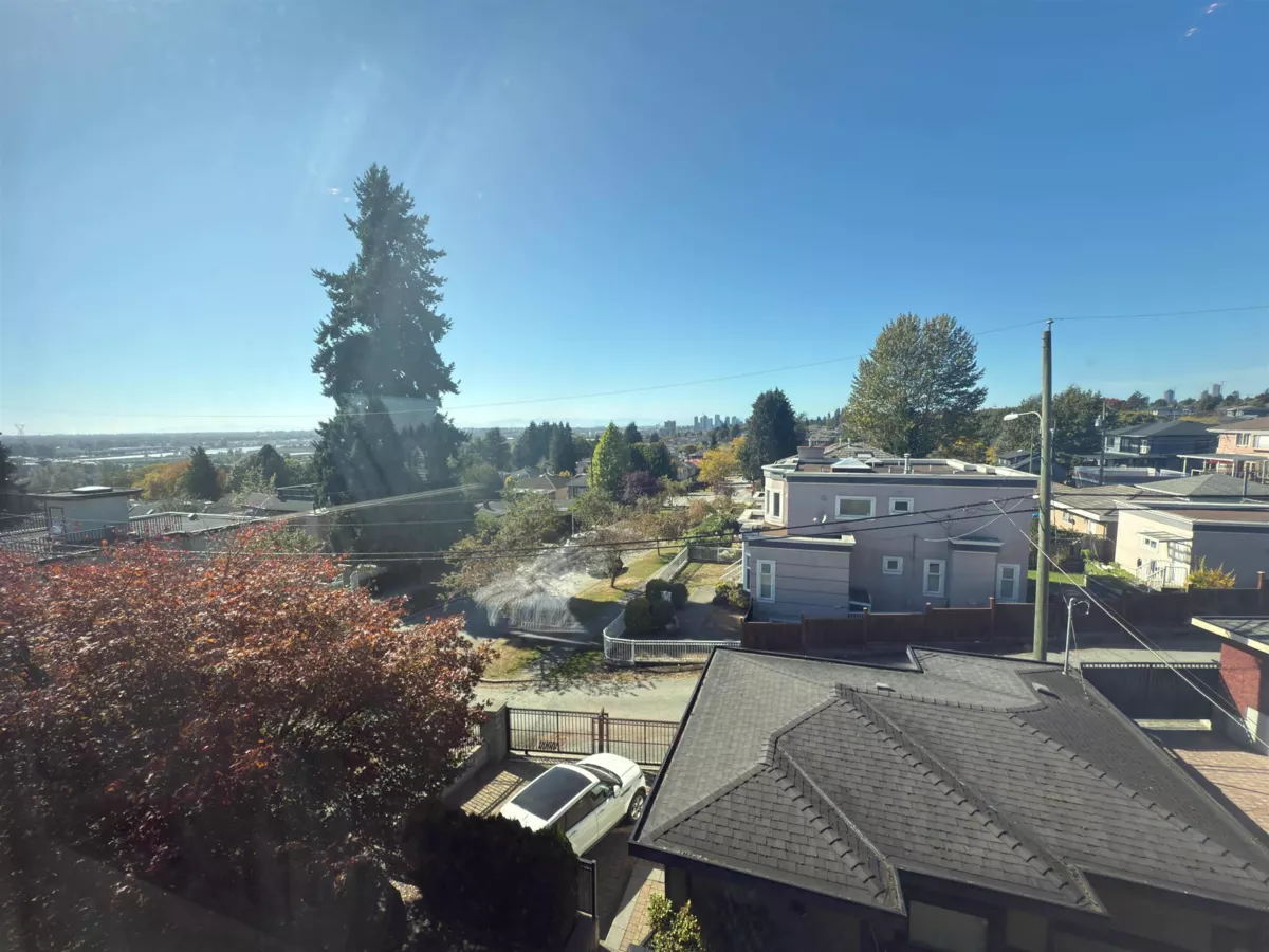 Swimming Pool Photo of 7689 Jasper Crescent, Vancouver, BC