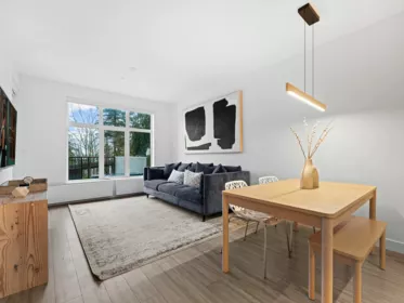 107 733 E 3rd Street, North Vancouver, BC