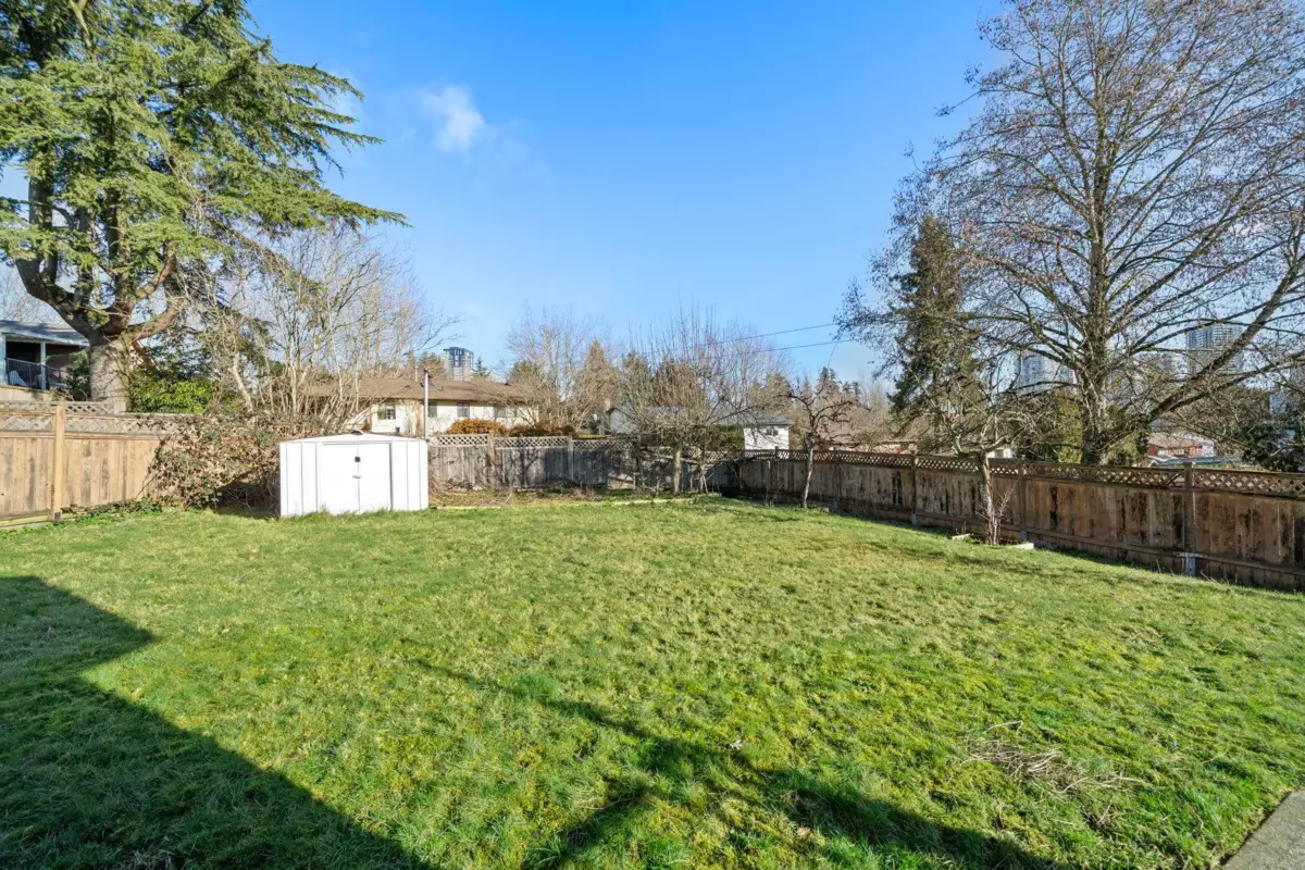 Breakfast Nook Photo of 13285 98 Avenue, Surrey, BC