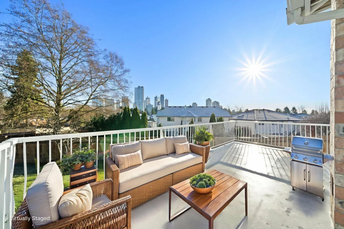 Kitchen Island Photo of 13285 98 Avenue, Surrey, BC