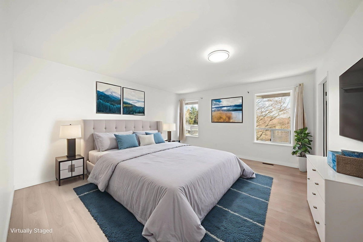 Kitchen Photo of 13285 98 Avenue, Surrey, BC